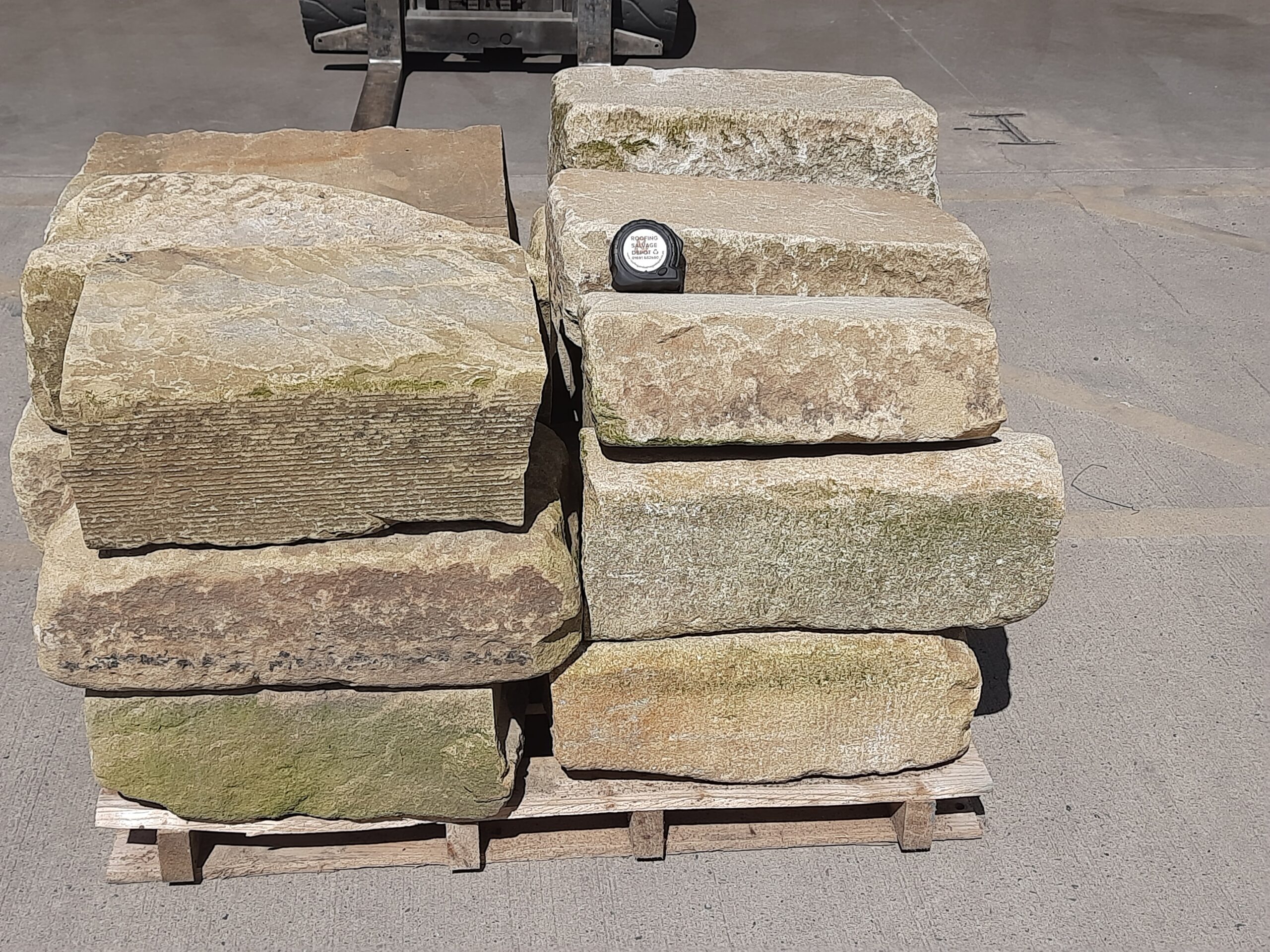 pallet-of-1-tonne-reclaimed-york-stone-for-quoins-walling-roofing-and